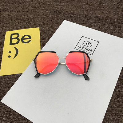 Modern női szemüveg kerek formában, többféle színben