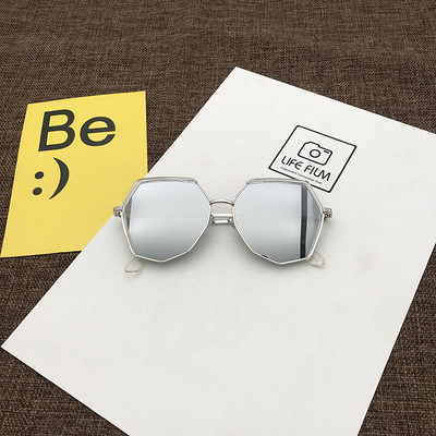 Modern női szemüveg kerek formában, többféle színben