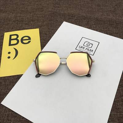 Modern női szemüveg kerek formában, többféle színben