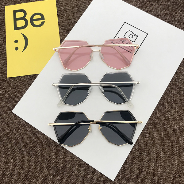 Modern női szemüveg kerek formában, többféle színben