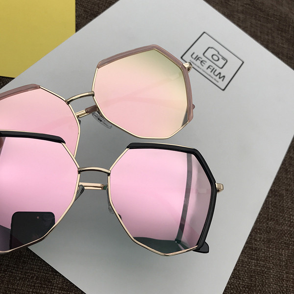 Modern női szemüveg kerek formában, többféle színben