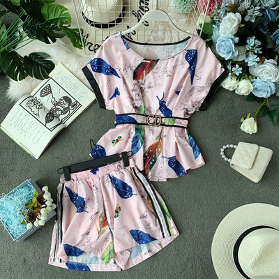 Μοντέρνο γυναικείο σετ με μεταλλικό στοιχείο