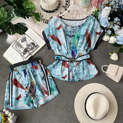 Μοντέρνο γυναικείο σετ με μεταλλικό στοιχείο