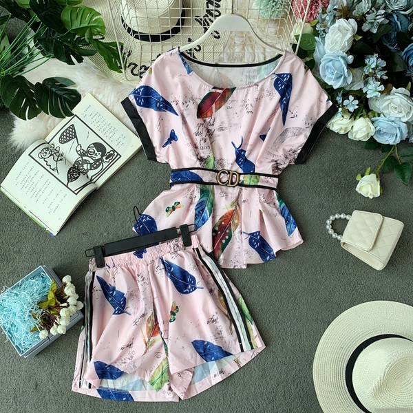 Μοντέρνο γυναικείο σετ με μεταλλικό στοιχείο