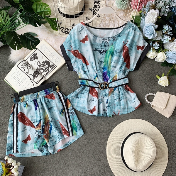 Μοντέρνο γυναικείο σετ με μεταλλικό στοιχείο