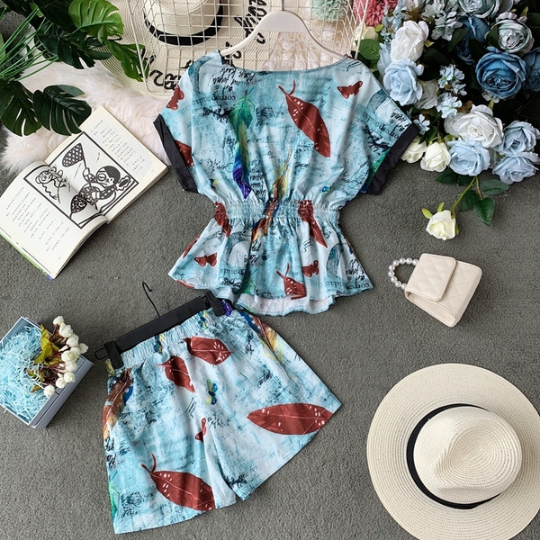 Μοντέρνο γυναικείο σετ με μεταλλικό στοιχείο