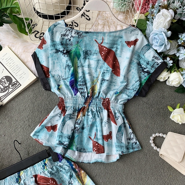 Μοντέρνο γυναικείο σετ με μεταλλικό στοιχείο