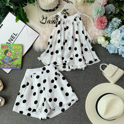 Σύγχρονο γυναικείο σετ σε τρία μέρη πουά