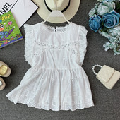 Μοντέρνα γυναικεία μπλούζα με κεντήματα σε δύο χρώματα