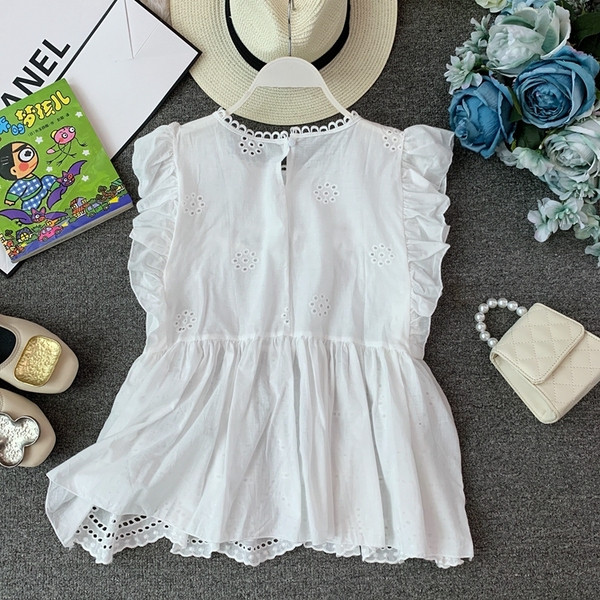 Μοντέρνα γυναικεία μπλούζα με κεντήματα σε δύο χρώματα