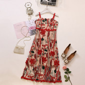 Σύγχρονο γυναικείο φόρεμα με κεντήματα και floral μοτίβο