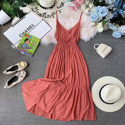 Μοντέρνο γυναικείο φόρεμα με λεπτές λωρίδες και κουμπιά σε διαφορετικά χρώματα