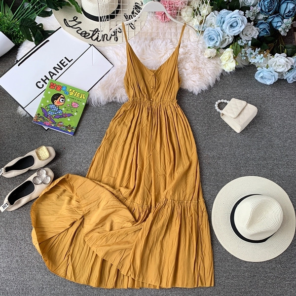 Μοντέρνο γυναικείο φόρεμα με λεπτές λωρίδες και κουμπιά σε διαφορετικά χρώματα