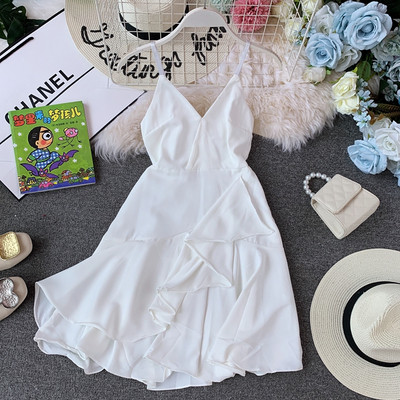 Modern női ruha vékony pántokkal aszimmetrikus modell