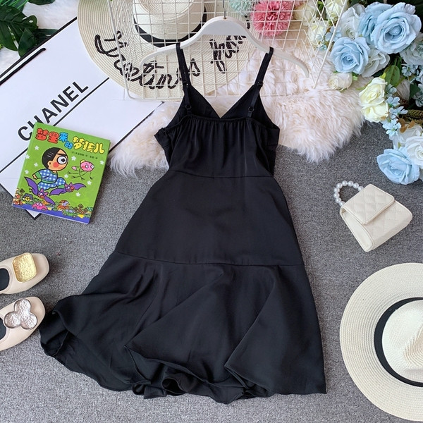 Modern női ruha vékony pántokkal aszimmetrikus modell