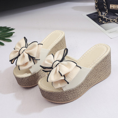 Stílusos női papucs platformmal, három színben