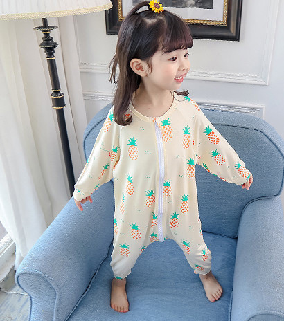 Gyermek pizsama lányoknak két színben, cipzárral