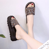 Κομψές γυναικείες παντόφλες σε δύο χρώματα