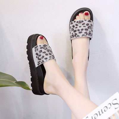 Κομψές γυναικείες παντόφλες σε δύο χρώματα