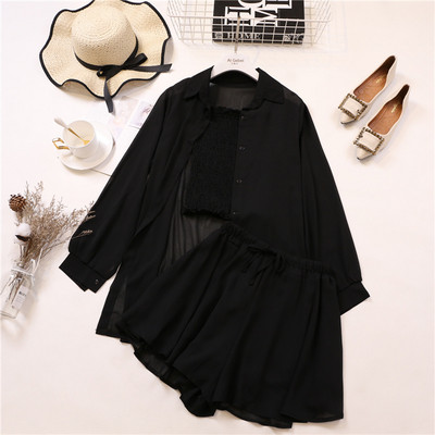 Μοντέρνο γυναικείο σύνολο σε τρία κομμάτια σε τρία χρώματα