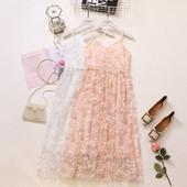 Κομψό γυναικείο φόρεμα με ιμάντες σε ροζ και λευκό χρώμα