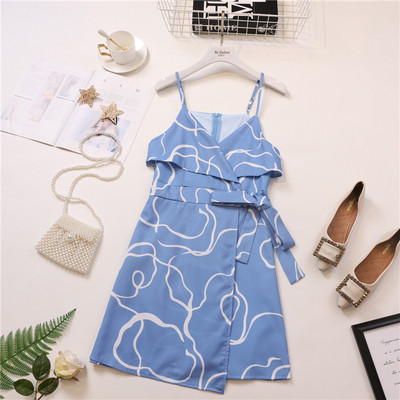 Stílusos női ruha V-nyakú és pántokkal több színben