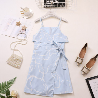 Stílusos női ruha V-nyakú és pántokkal több színben