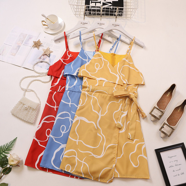 Stílusos női ruha V-nyakú és pántokkal több színben