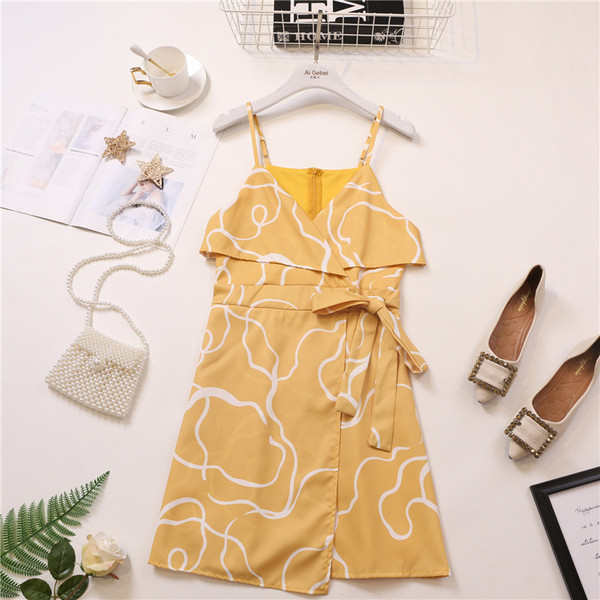 Stílusos női ruha V-nyakú és pántokkal több színben