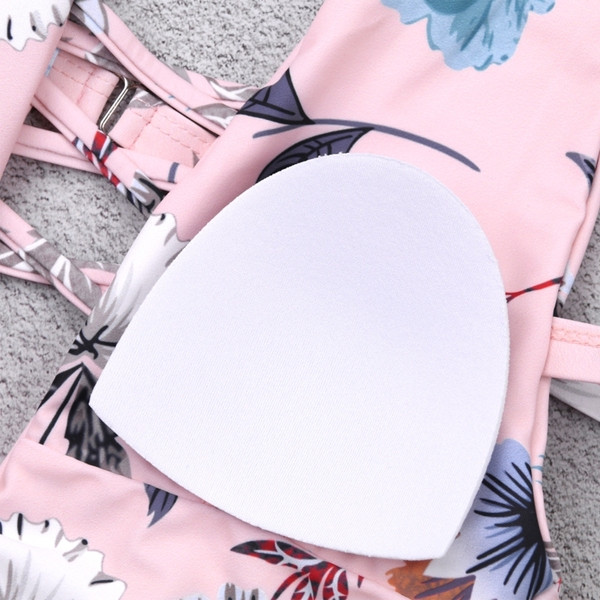 Стилен дамски цял бански костюм с дълбоко V-образно деколте в розов цвят 