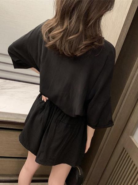 Stílusos női kétrészes szett fekete és piros színben