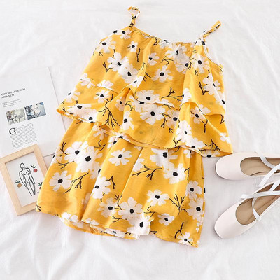 Ένα κομψό γυναικείο σετ με floral μοτίβο