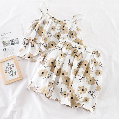 Ένα κομψό γυναικείο σετ με floral μοτίβο