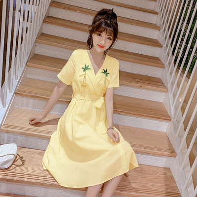 Κομψό γυναικείο φόρεμα με κοντό μανίκι και κοντό μανίκι V-λαιμό