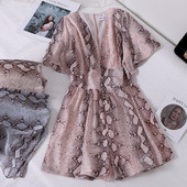 Μοντέρνα γυναικεία σαλοπέτα με λαιμόκοψη σε σχήμα V και εκτύπωση ζώων