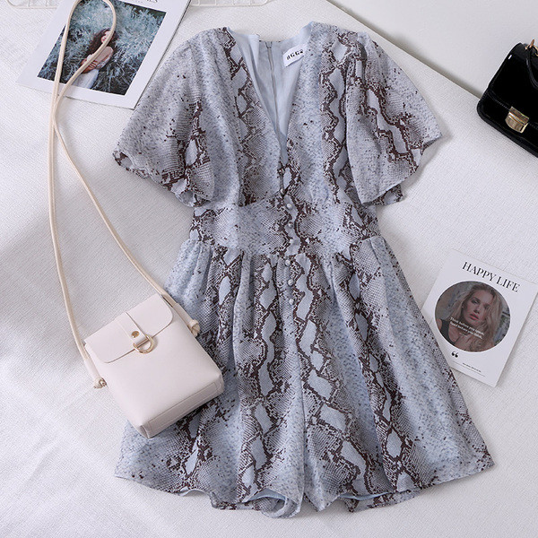 Μοντέρνα γυναικεία σαλοπέτα με λαιμόκοψη σε σχήμα V και εκτύπωση ζώων