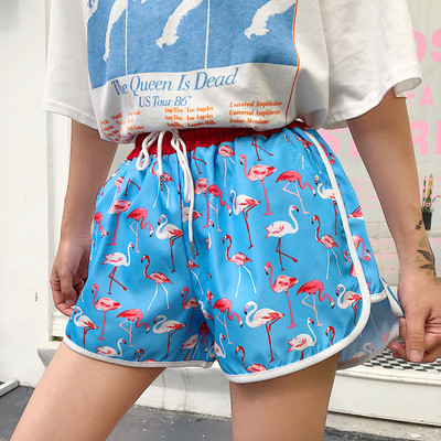 Γυναικεία σορτς σε δύο χρώματα με διαφορετικές εφαρμογές