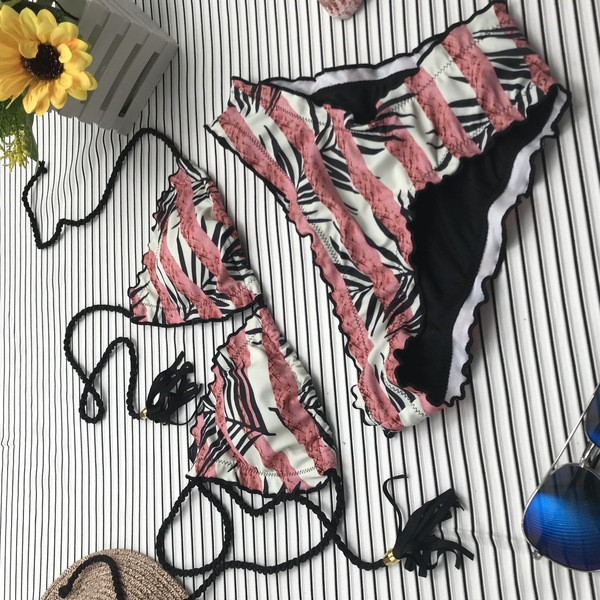 Γυναικείο μαγιό με τριγωνικό πάνω μέρος σε διάφορα χρώματα