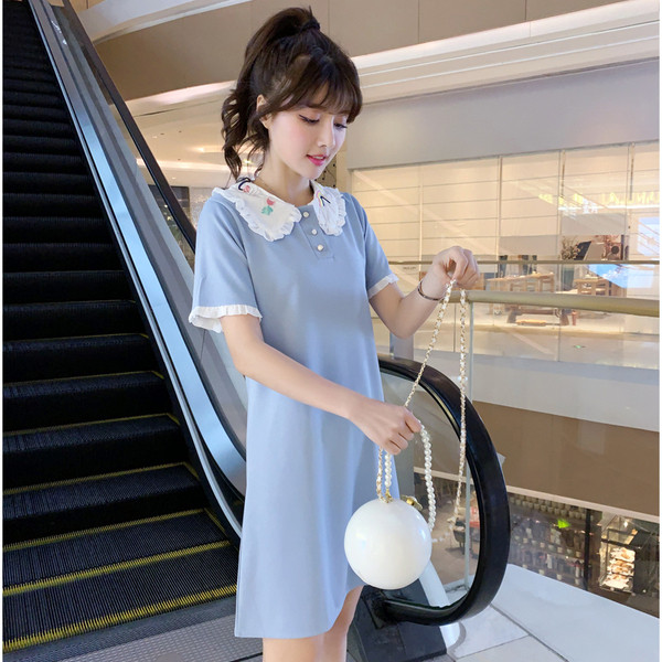 Modern női ruha rövid ujjú kék és fekete színben