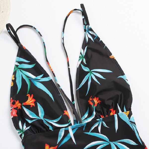 Costum de baie complet elegant pentru femei, cu decolteu în V adânc și model floral