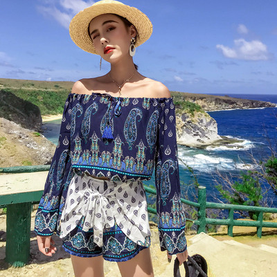 Γυναικεία καλοκαιρινά σορτς και μπλούζα