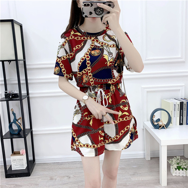 Модерен дамски комплект от две части с връзки и цветен принт