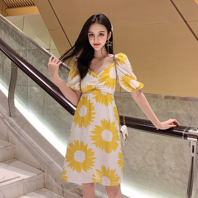 Καλοκαιρινό γυναικείο φόρεμα με λαιμόκοψη με ντεκολτέ σε σχήμα V