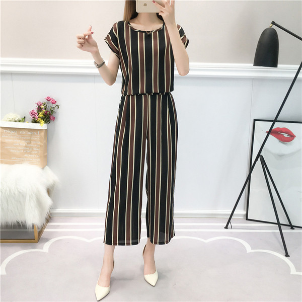 Καθημερινό  γυναικείο σετ  παντελόνι και μπλούζα με έγχρωμη εκτύπωση