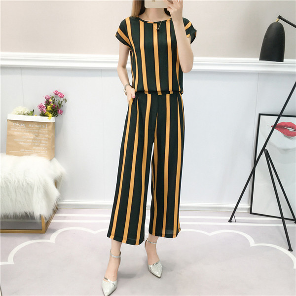 Καθημερινό  γυναικείο σετ  παντελόνι και μπλούζα με έγχρωμη εκτύπωση