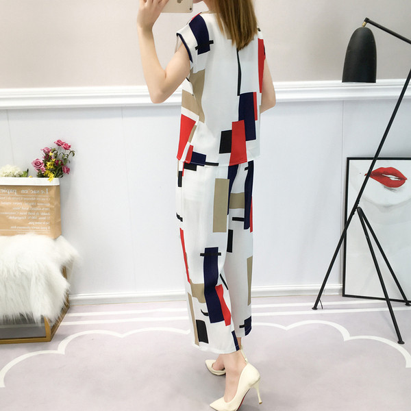 Καθημερινό  γυναικείο σετ  παντελόνι και μπλούζα με έγχρωμη εκτύπωση