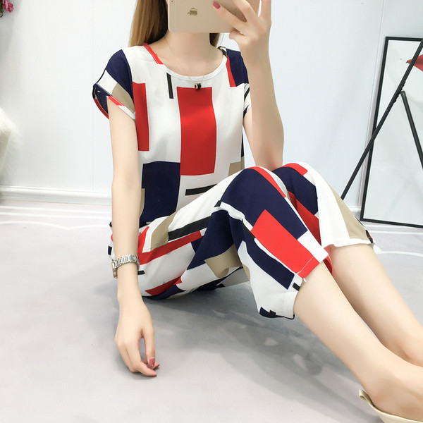 Καθημερινό  γυναικείο σετ  παντελόνι και μπλούζα με έγχρωμη εκτύπωση