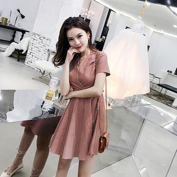 Κομψό γυναικείο  φόρεμα με ντεκολτέ σε σχήμα V