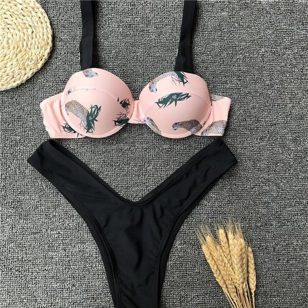 Costum de baie modern din două piese cu top colorat