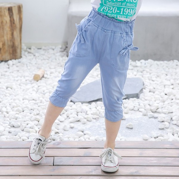 Zsebekkel ellátott modern gyerekfarmer lányoknak